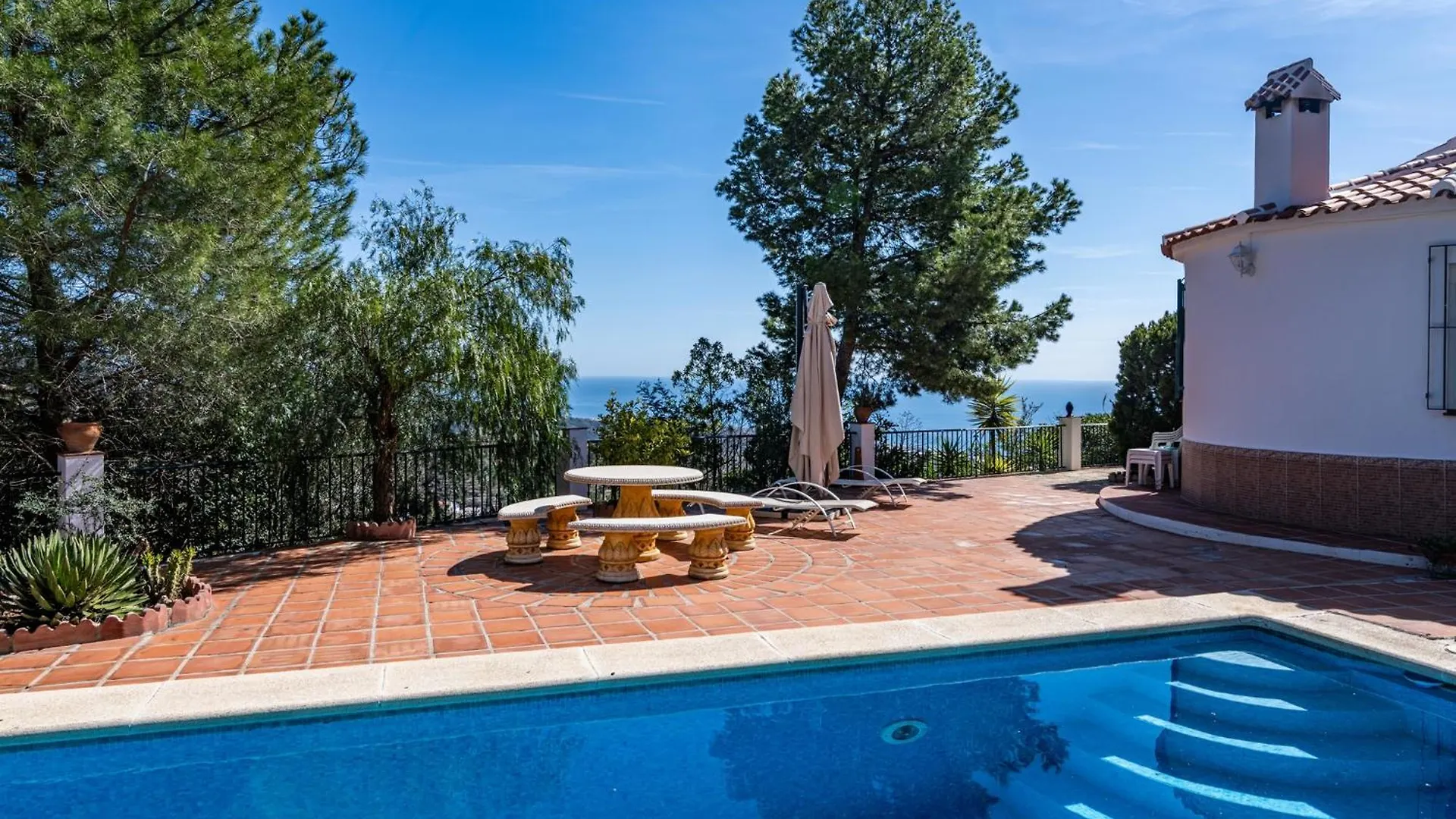 Villa House Of The Rising Sun Sayalonga Spagna